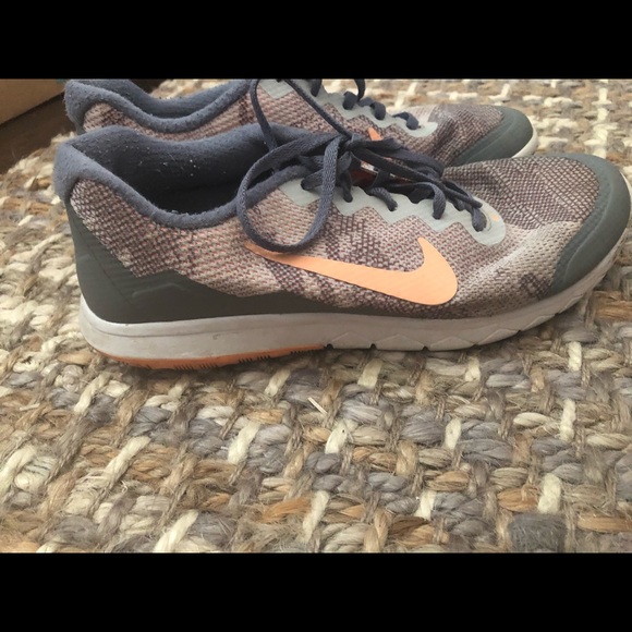 Nike Shoes - Nike Flex Experience Sneakers